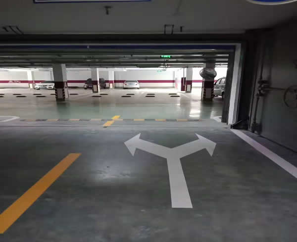 青岛万象汇地下停车场划线顺利完工